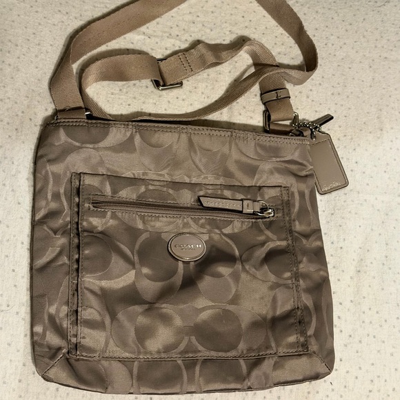 Coach Getaway
Signature Nylon File - Picture 1 of 8